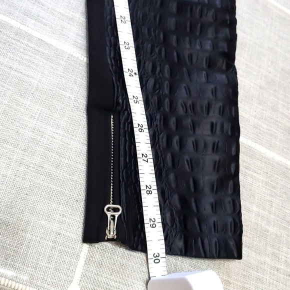 Maje Croc Embossed Skinny Pants Zip Ankle, Color Black, Size 36 - Picture 9 of 16